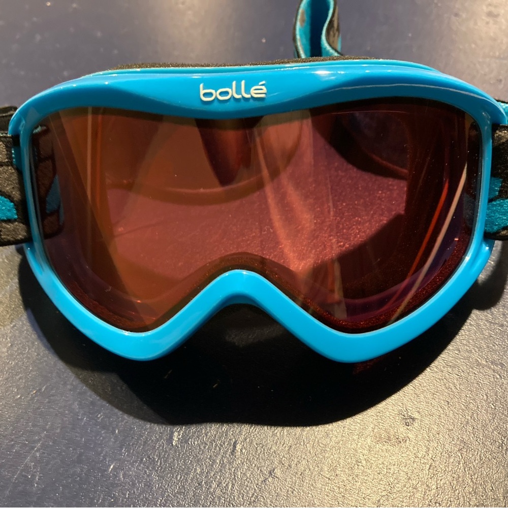 Bolle Junior Ski Goggles. Rose lens